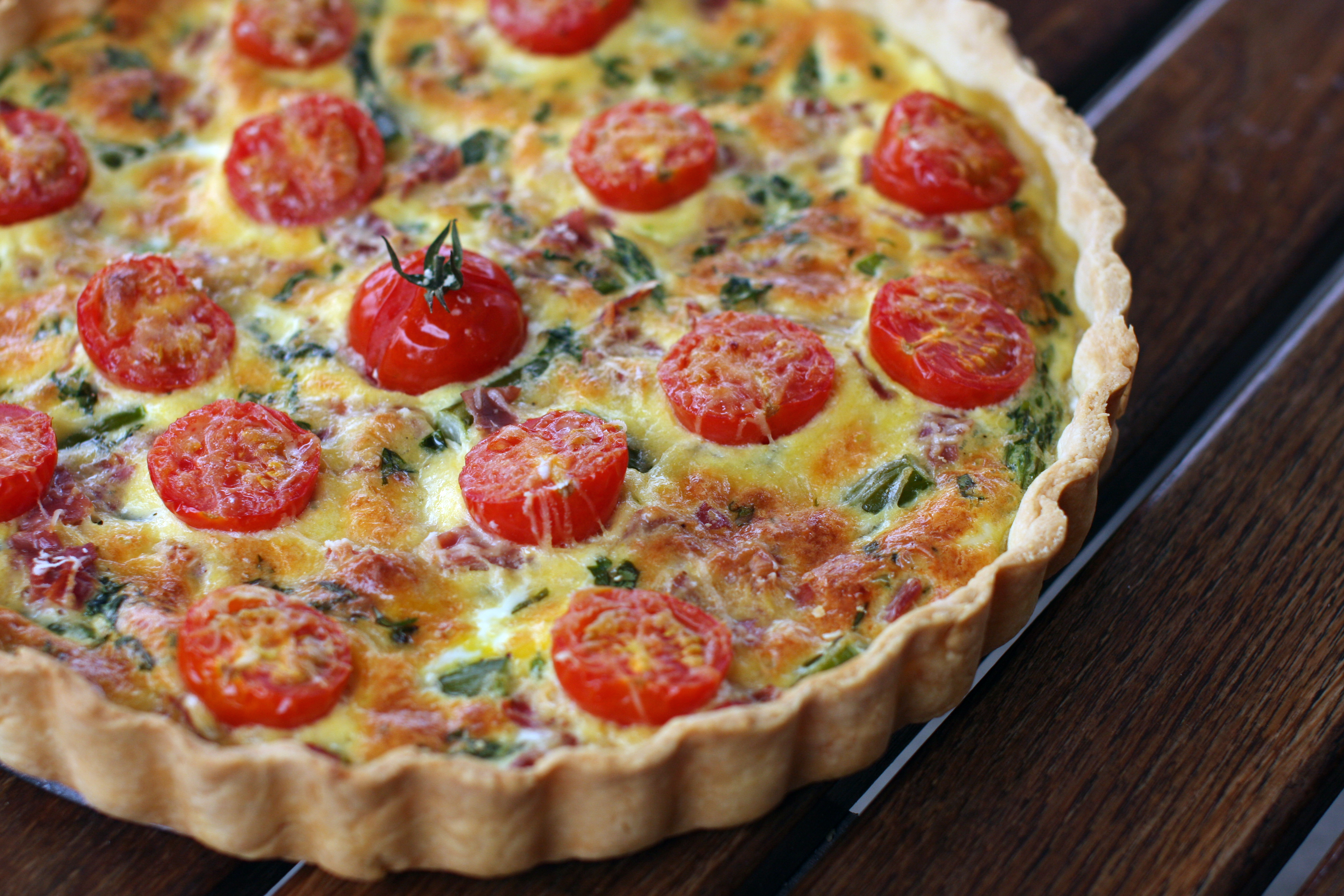 Tarte aux asperges-tomates-jambon cru - faire ses tartes maison avec ce qu'on a dans les armoires - delimoon.com