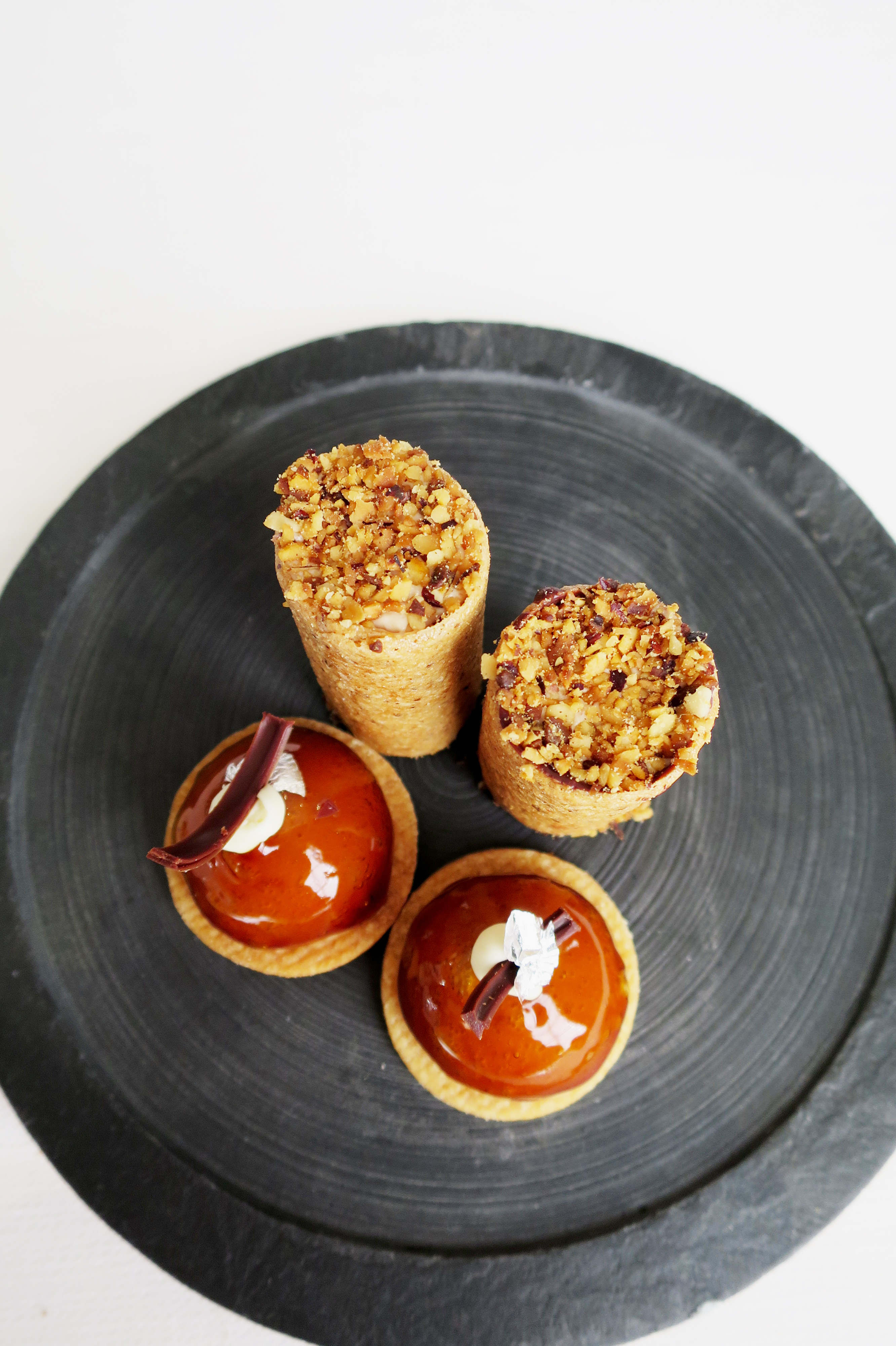 Bouchons Vaudois et mini tartelettes au Vin cuit - delimoon.com - le Pont de Brent